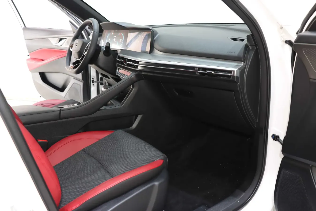 2023 ChangAn CS35 Plus 1.4T 160HP L4 7DCT,autocango,china used car exporter,china ev exporter,chinese used car exporter,chinese used ev exporter