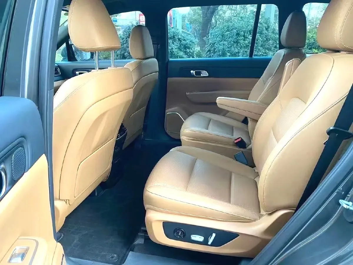 2021 Li ONE Range Extended 131HP REEV 40.5KWH,autocango,china used car exporter,china ev exporter,chinese used car exporter,chinese used ev exporter