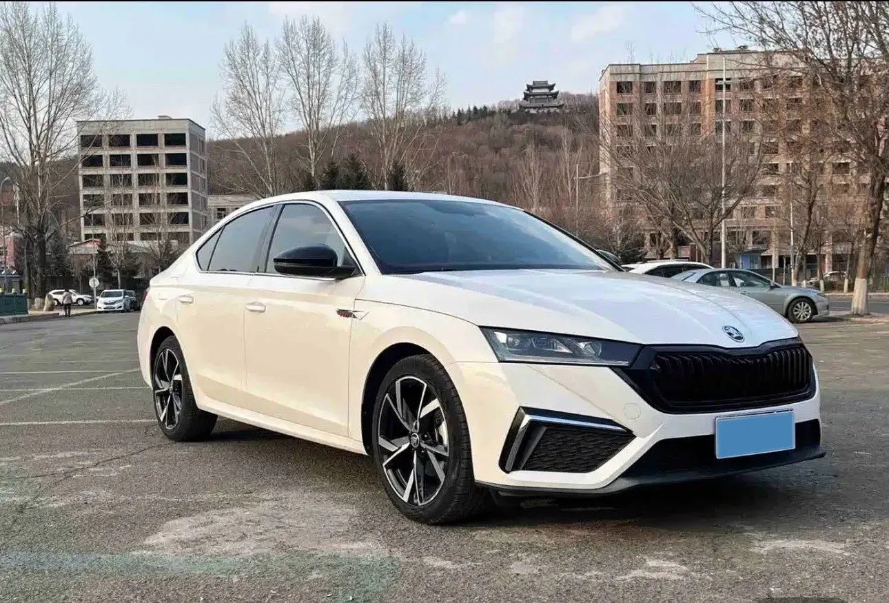 2021 Skoda Octavia 1.4T 150HP L4 7DCT,autocango,china used car exporter,china ev exporter,chinese used car exporter,chinese used ev exporter
