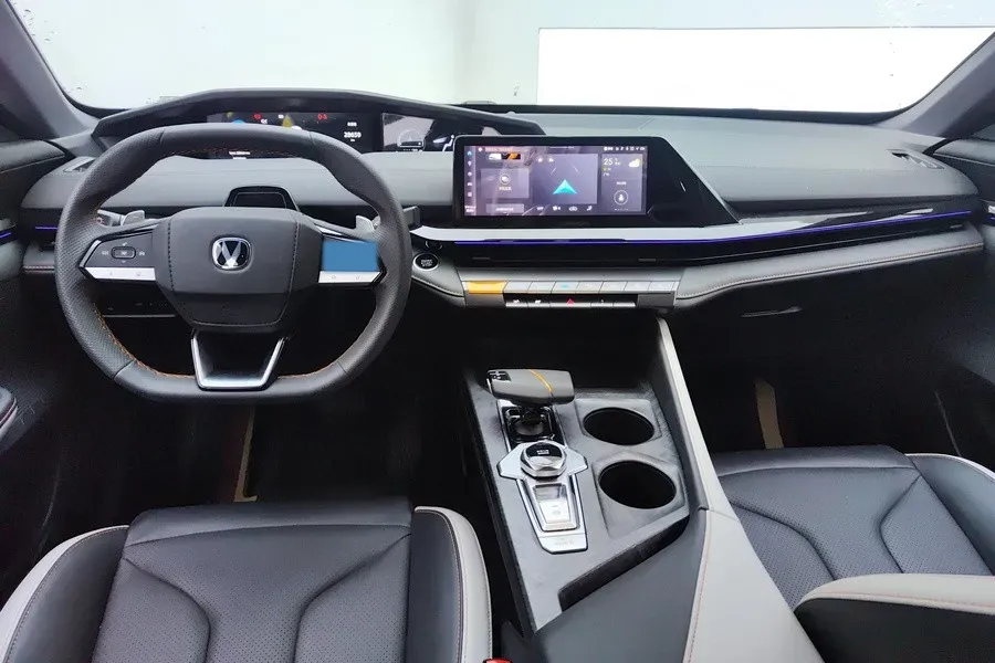 2023 ChangAn UNI-V 1.5T 188HP L4 7DCT,autocango,china used car exporter,china ev exporter,chinese used car exporter,chinese used ev exporter