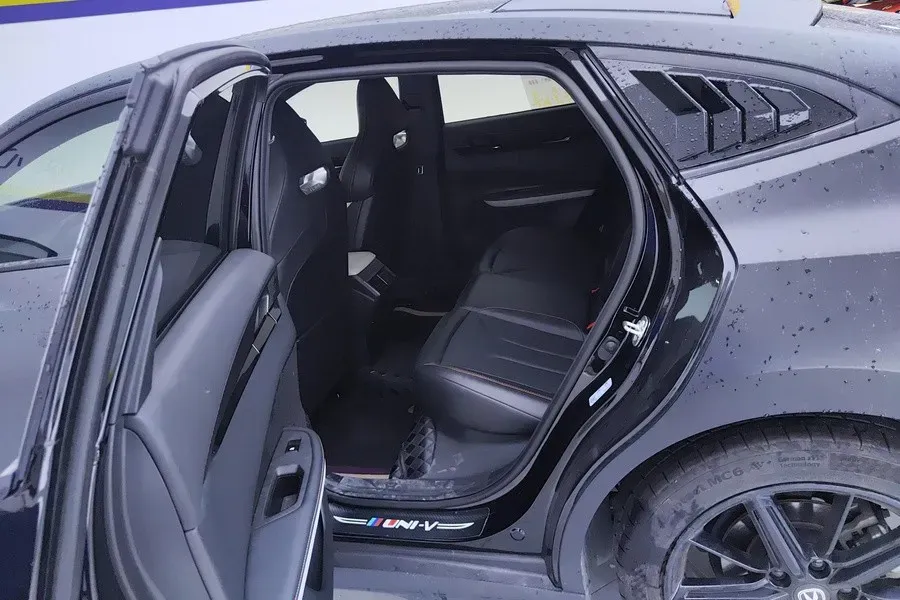 2023 ChangAn UNI-V 1.5T 188HP L4 7DCT,autocango,china used car exporter,china ev exporter,chinese used car exporter,chinese used ev exporter