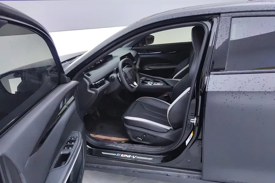 2023 ChangAn UNI-V 1.5T 188HP L4 7DCT,autocango,china used car exporter,china ev exporter,chinese used car exporter,chinese used ev exporter