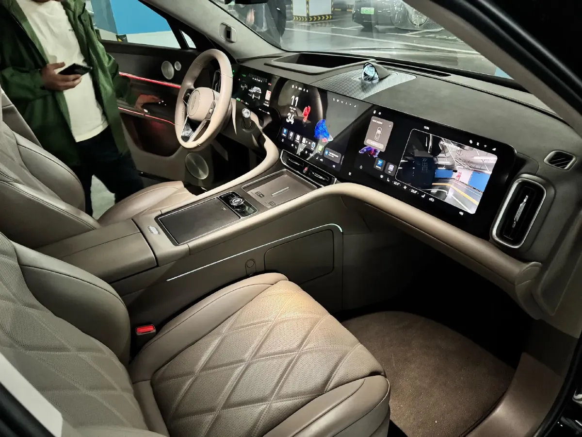 2025 AITO AITO M9 REEV 160HP REEV 52KWH,autocango,china used car exporter,china ev exporter,chinese used car exporter,chinese used ev exporter