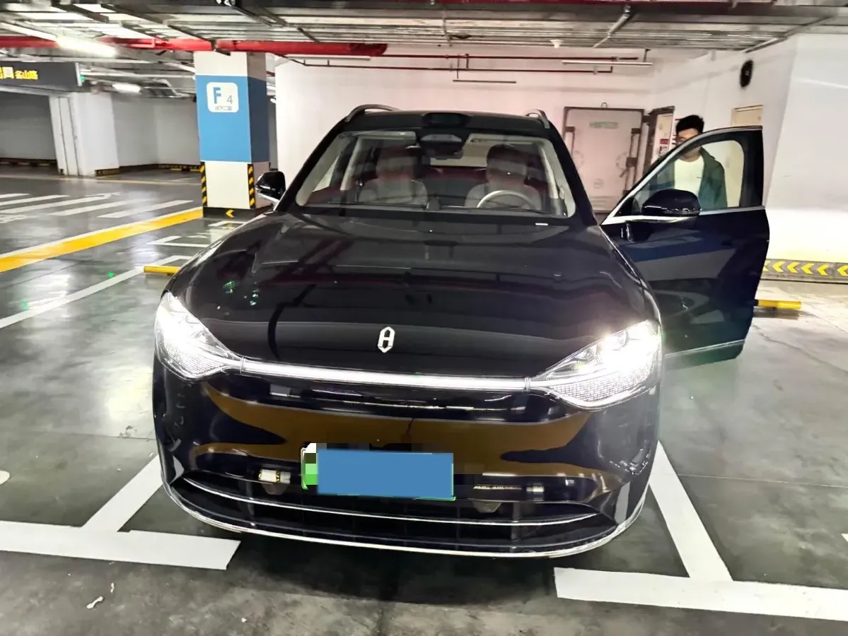 2025 AITO AITO M9 REEV 160HP REEV 52KWH,autocango,china used car exporter,china ev exporter,chinese used car exporter,chinese used ev exporter