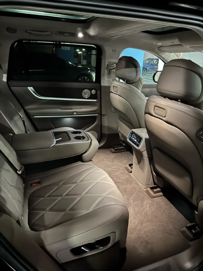 2025 AITO AITO M9 REEV 160HP REEV 52KWH,autocango,china used car exporter,china ev exporter,chinese used car exporter,chinese used ev exporter