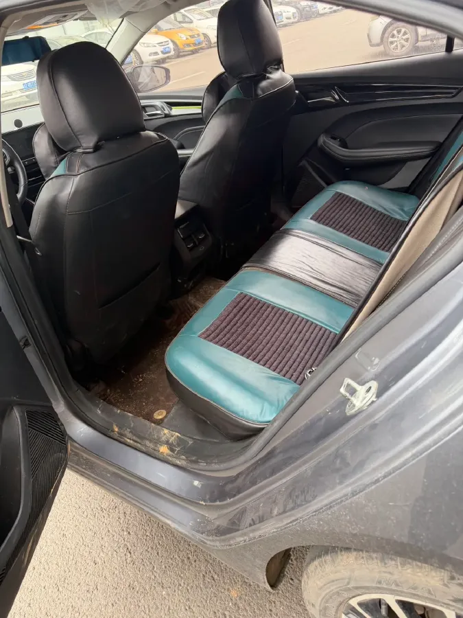 2021 Roewe i5 1.5L 120HP L4 5MT,autocango,china used car exporter,china ev exporter,chinese used car exporter,chinese used ev exporter