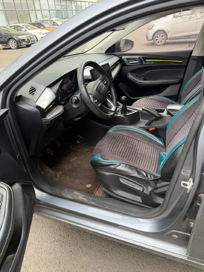 2021 Roewe i5 1.5L 120HP L4 5MT,autocango,china used car exporter,china ev exporter,chinese used car exporter,chinese used ev exporter