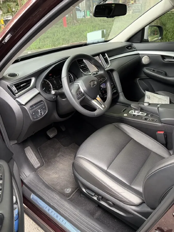 2018 Infiniti QX30 2.0T 211HP L4 7DCT,autocango,china used car exporter,china ev exporter,chinese used car exporter,chinese used ev exporter