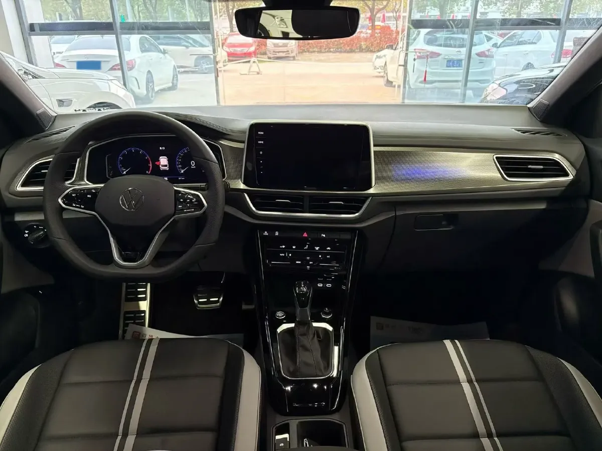2025 Volkswagen T-Roc 1.5T 160HP L4 7DCT,autocango,china used car exporter,china ev exporter,chinese used car exporter,chinese used ev exporter