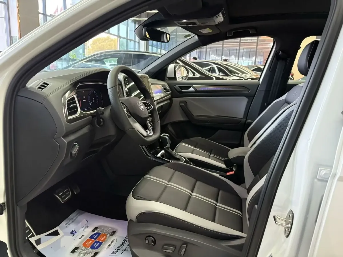 2025 Volkswagen T-Roc 1.5T 160HP L4 7DCT,autocango,china used car exporter,china ev exporter,chinese used car exporter,chinese used ev exporter