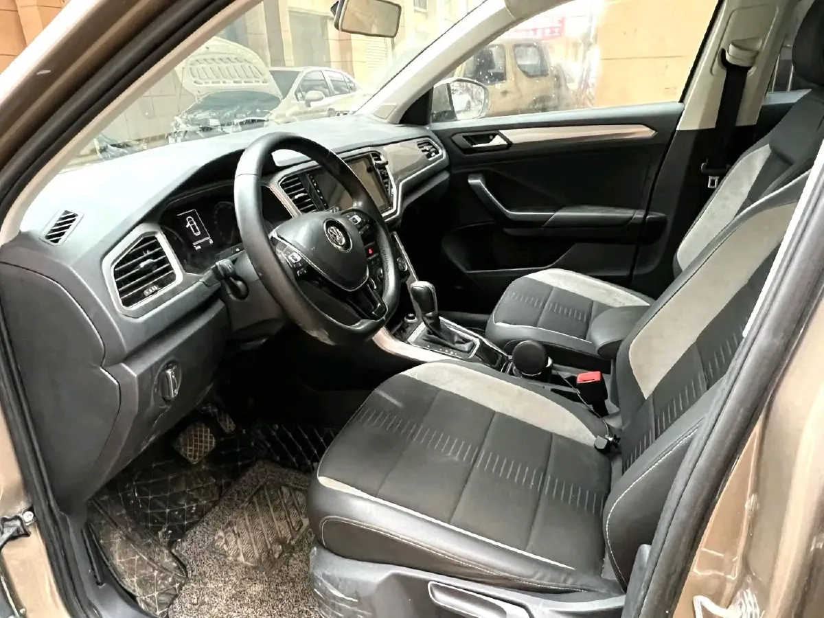 2019 Volkswagen T-Roc 1.4T 131HP L4 7DCT,autocango,china used car exporter,china ev exporter,chinese used car exporter,chinese used ev exporter