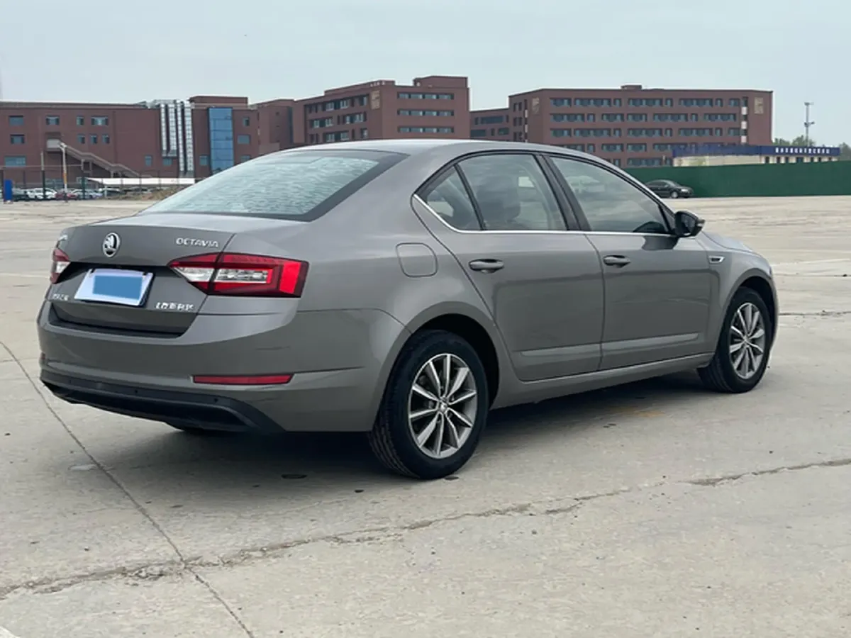 2018 Skoda Octavia 1.2T 116HP L4 7DCT,autocango,china used car exporter,china ev exporter,chinese used car exporter,chinese used ev exporter