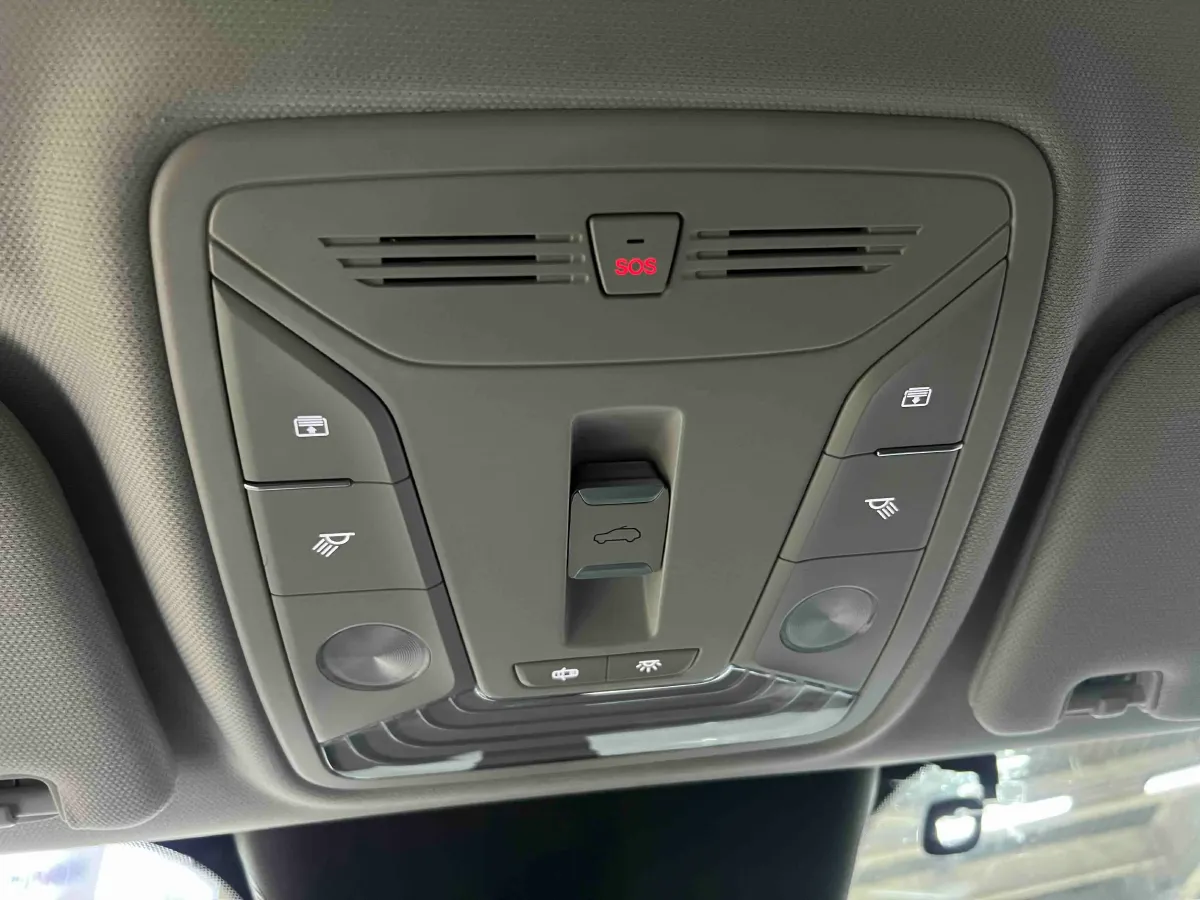 2019 HongQi HS5 2.0T 224HP L4 6AT,autocango,china used car exporter,china ev exporter,chinese used car exporter,chinese used ev exporter