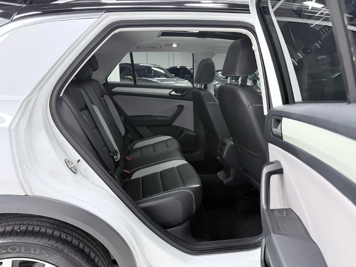 2023 Volkswagen T-Roc 1.4T 150HP L4 7DCT,autocango,china used car exporter,china ev exporter,chinese used car exporter,chinese used ev exporter