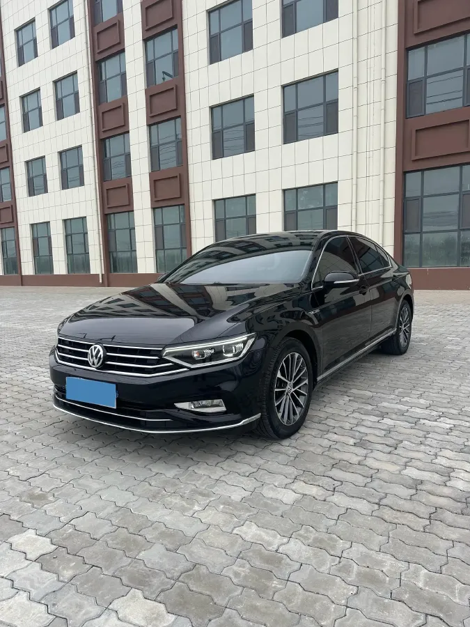 2020 Volkswagen Magotan 2.0T 186HP L4 7DCT,autocango,china used car exporter,china ev exporter,chinese used car exporter,chinese used ev exporter