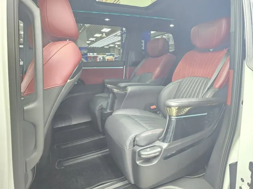 2024 GAC Trumpchi M8 2.0T 252HP L4 8AT,autocango,china used car exporter,china ev exporter,chinese used car exporter,chinese used ev exporter