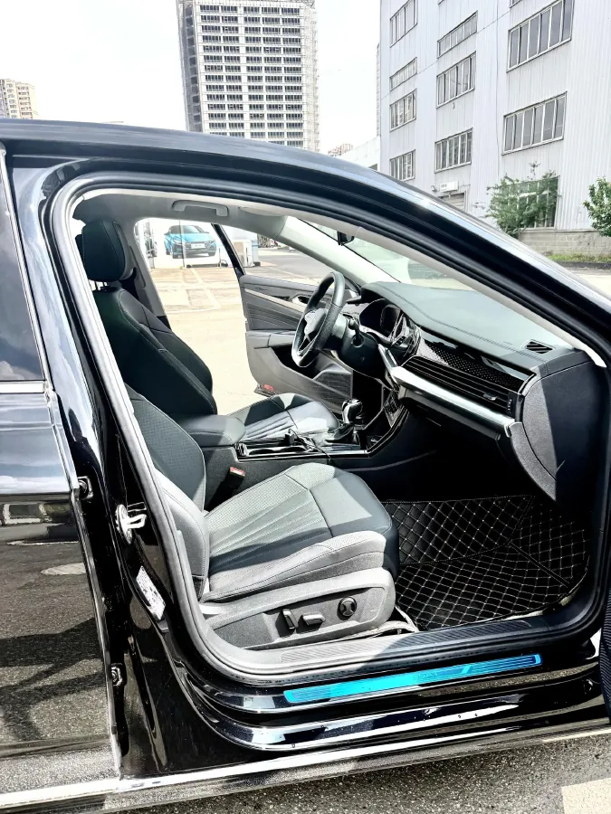 2025 Volkswagen Passat 2.0T 220HP L4 7DCT,autocango,china used car exporter,china ev exporter,chinese used car exporter,chinese used ev exporter