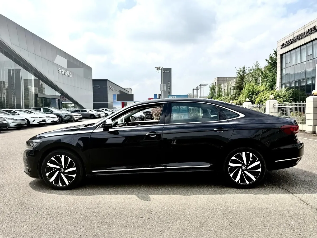 2025 Volkswagen Passat 2.0T 220HP L4 7DCT,autocango,china used car exporter,china ev exporter,chinese used car exporter,chinese used ev exporter