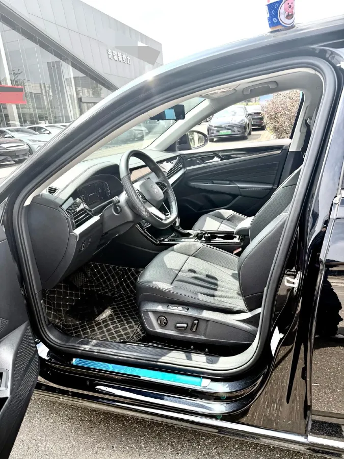 2025 Volkswagen Passat 2.0T 220HP L4 7DCT,autocango,china used car exporter,china ev exporter,chinese used car exporter,chinese used ev exporter