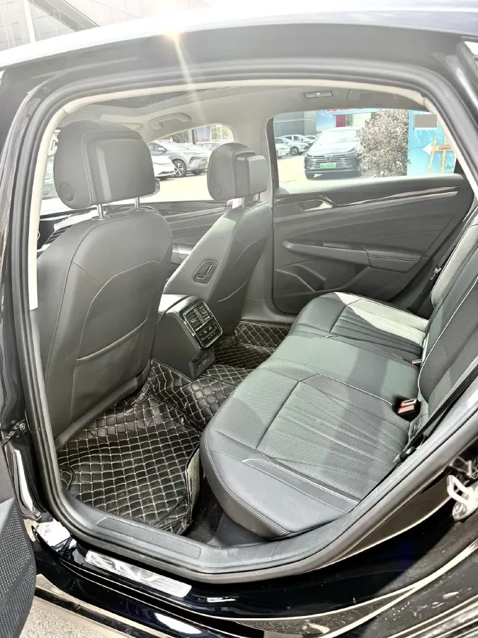 2025 Volkswagen Passat 2.0T 220HP L4 7DCT,autocango,china used car exporter,china ev exporter,chinese used car exporter,chinese used ev exporter