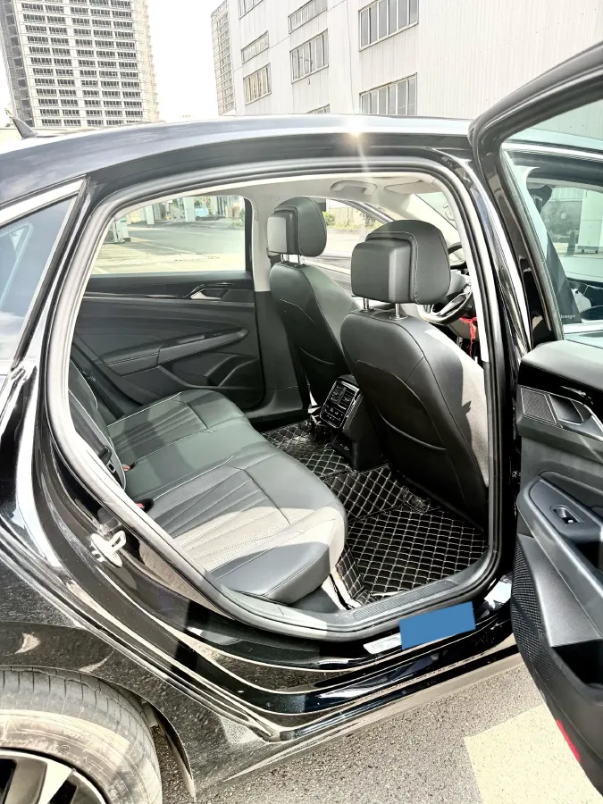 2025 Volkswagen Passat 2.0T 220HP L4 7DCT,autocango,china used car exporter,china ev exporter,chinese used car exporter,chinese used ev exporter