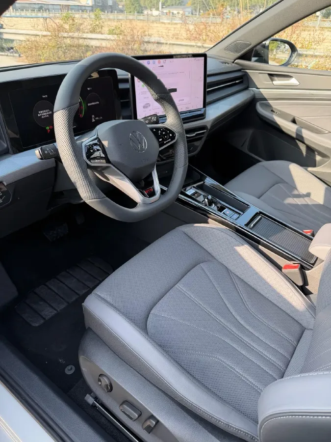 2026 Volkswagen Lamando 2.0T 220HP L4 7DCT,autocango,china used car exporter,china ev exporter,chinese used car exporter,chinese used ev exporter