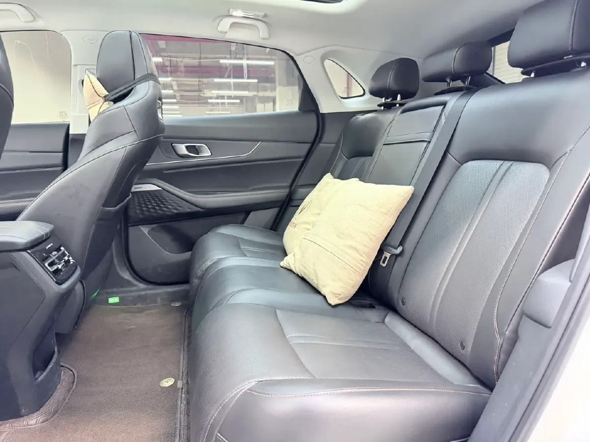 2021 ChangAn UNI-K 2.0T 233HP L4 8AT,autocango,china used car exporter,china ev exporter,chinese used car exporter,chinese used ev exporter