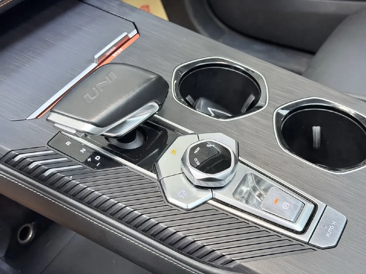 2021 ChangAn UNI-K 2.0T 233HP L4 8AT,autocango,china used car exporter,china ev exporter,chinese used car exporter,chinese used ev exporter