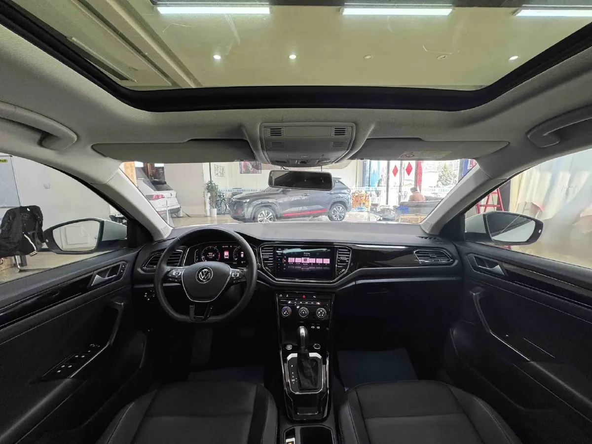 2022 Volkswagen T-Roc 1.4T 150HP L4 7DCT,autocango,china used car exporter,china ev exporter,chinese used car exporter,chinese used ev exporter