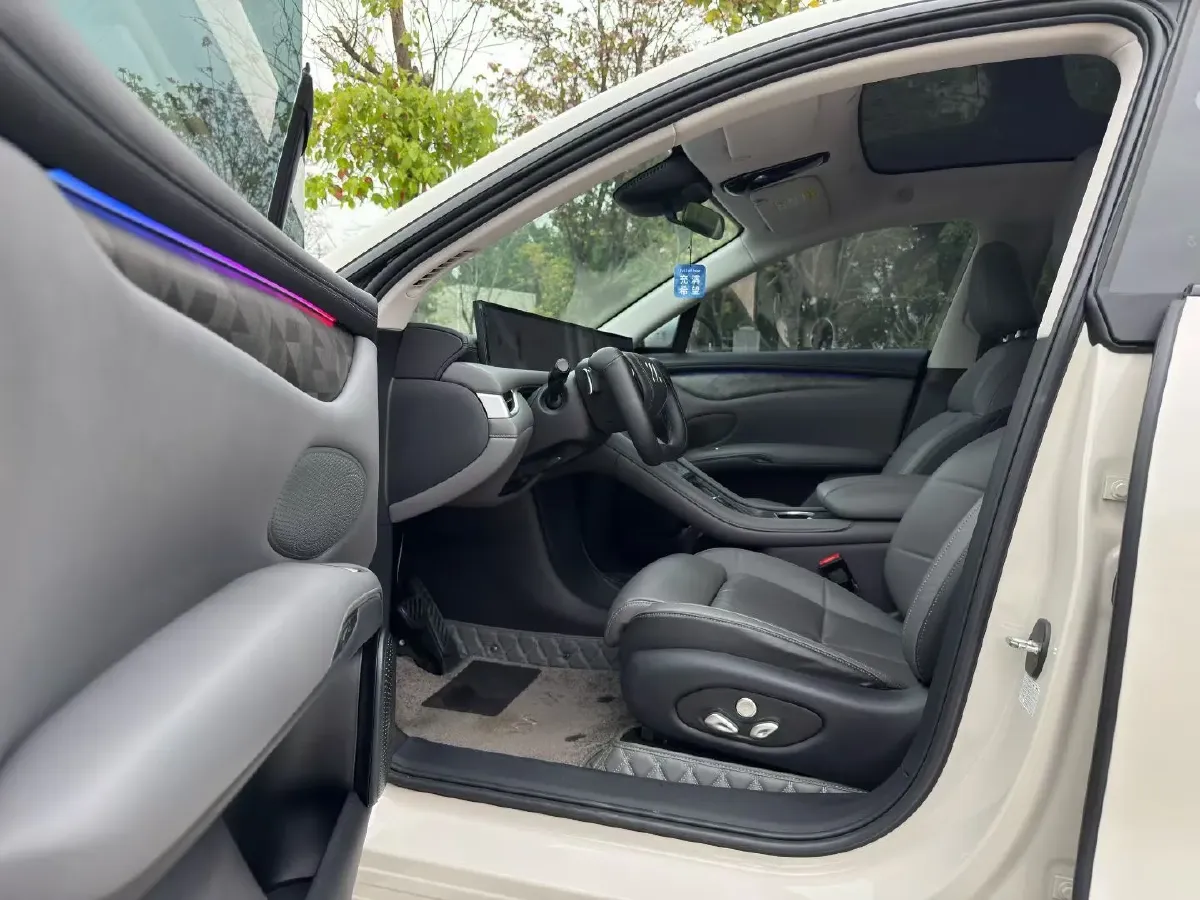 2023 IM LS6 BEV 71KWH,autocango,china used car exporter,china ev exporter,chinese used car exporter,chinese used ev exporter