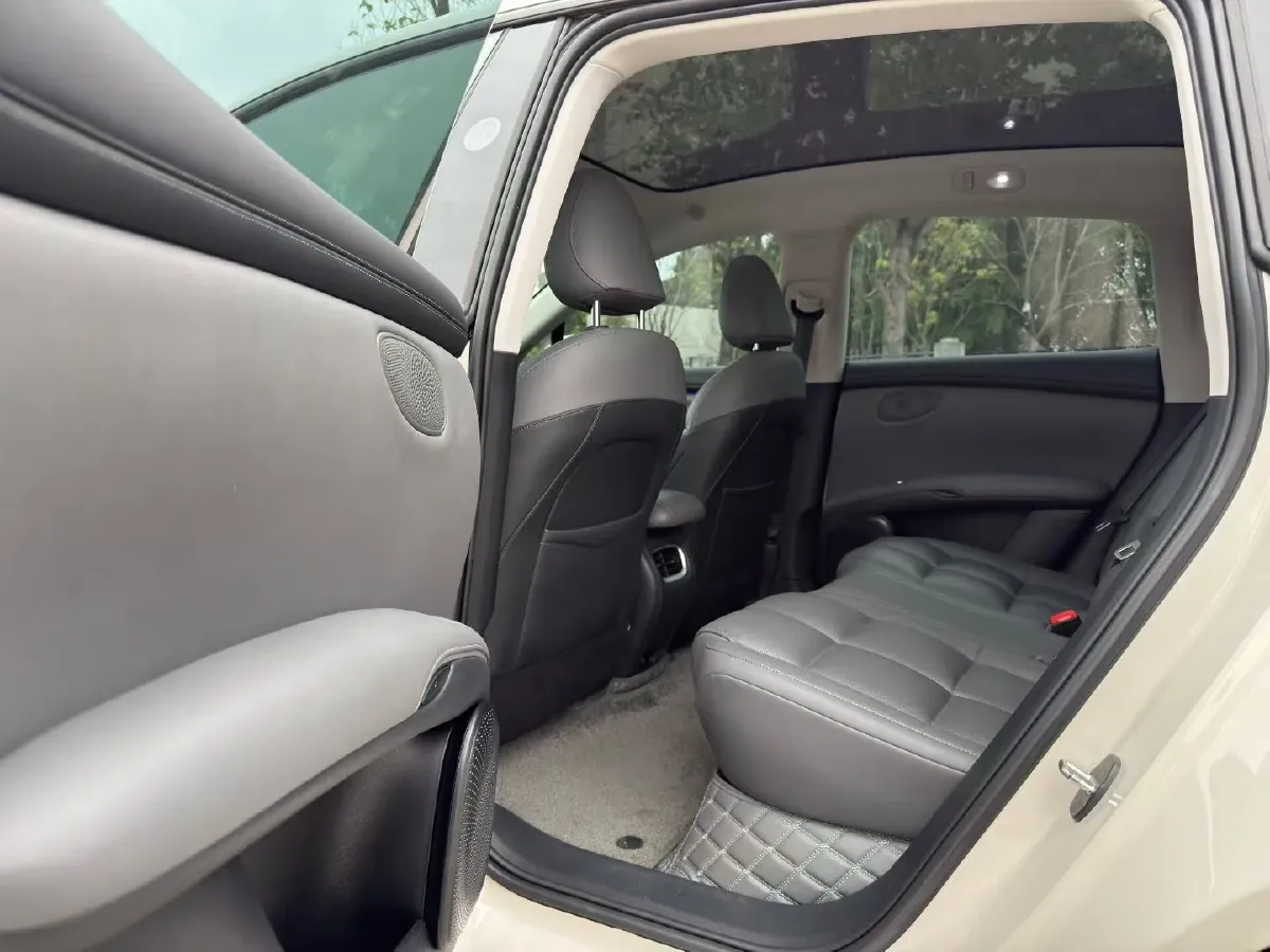 2023 IM LS6 BEV 71KWH,autocango,china used car exporter,china ev exporter,chinese used car exporter,chinese used ev exporter