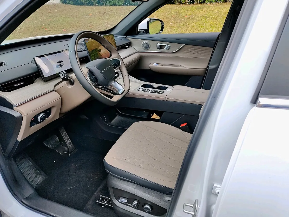 2025 Chery Tiggo 8 Plus 1.6T 197HP L4 7DCT,autocango,china used car exporter,china ev exporter,chinese used car exporter,chinese used ev exporter