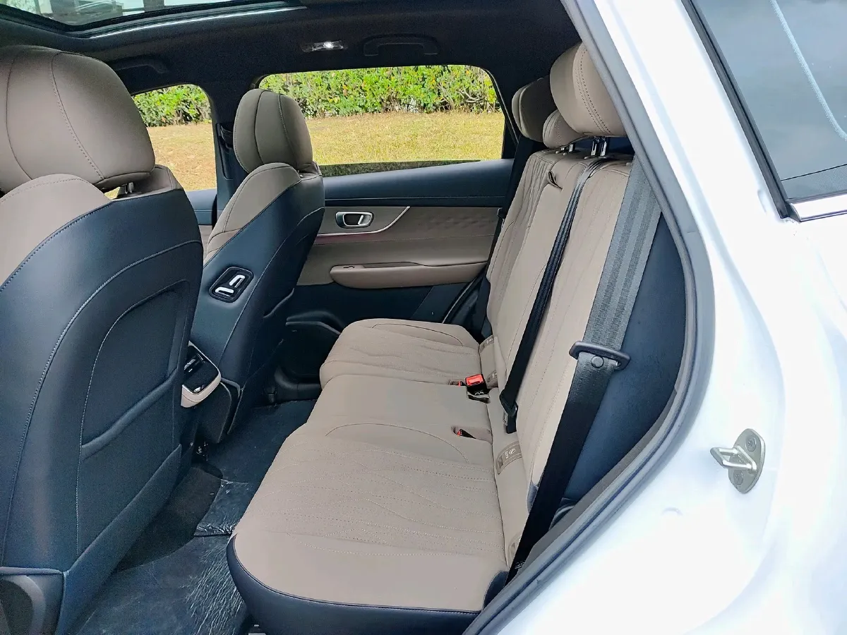 2025 Chery Tiggo 8 Plus 1.6T 197HP L4 7DCT,autocango,china used car exporter,china ev exporter,chinese used car exporter,chinese used ev exporter