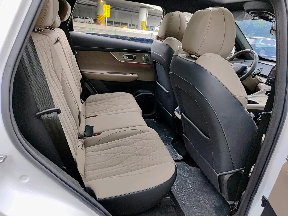 2025 Chery Tiggo 8 Plus 1.6T 197HP L4 7DCT,autocango,china used car exporter,china ev exporter,chinese used car exporter,chinese used ev exporter