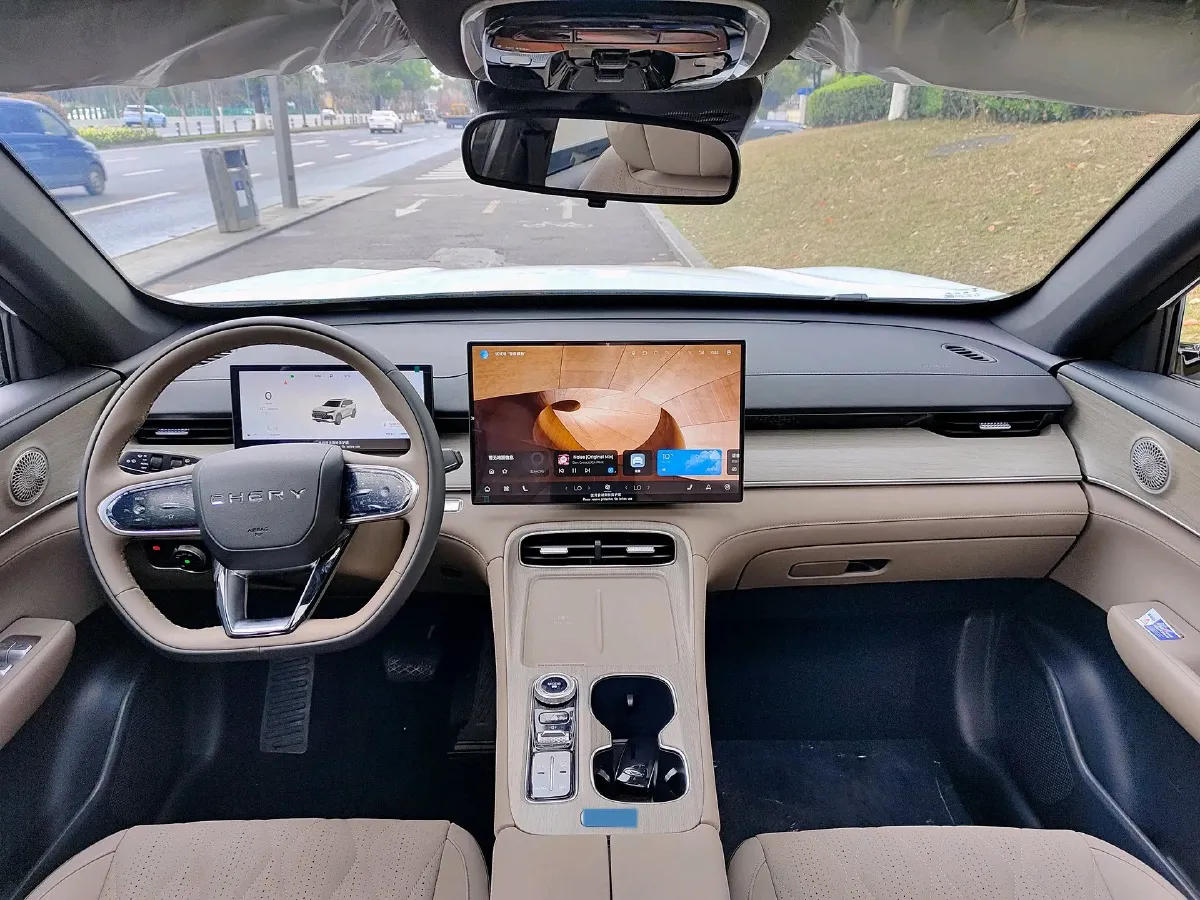 2025 Chery Tiggo 8 Plus 1.6T 197HP L4 7DCT,autocango,china used car exporter,china ev exporter,chinese used car exporter,chinese used ev exporter