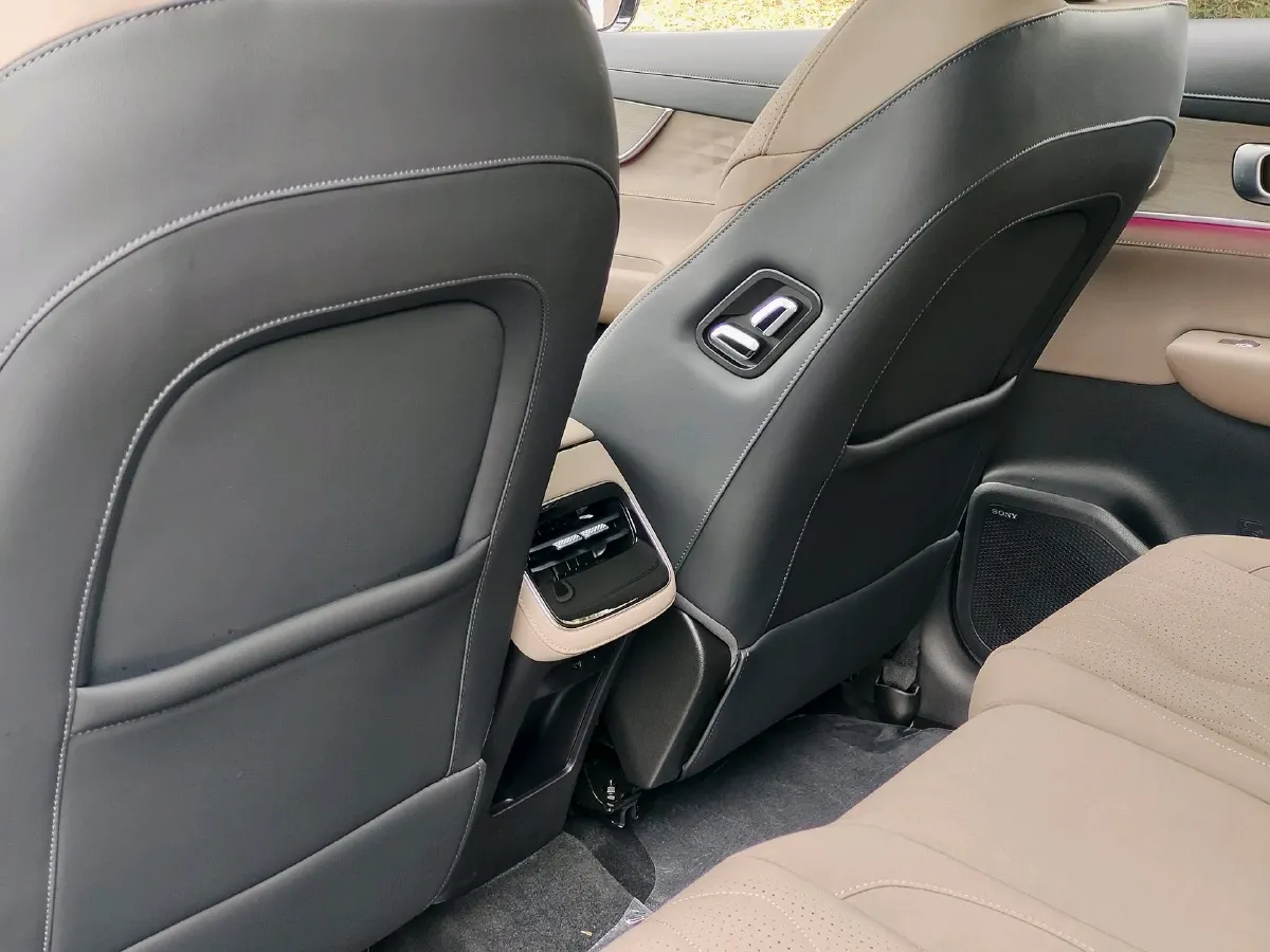 2025 Chery Tiggo 8 Plus 1.6T 197HP L4 7DCT,autocango,china used car exporter,china ev exporter,chinese used car exporter,chinese used ev exporter