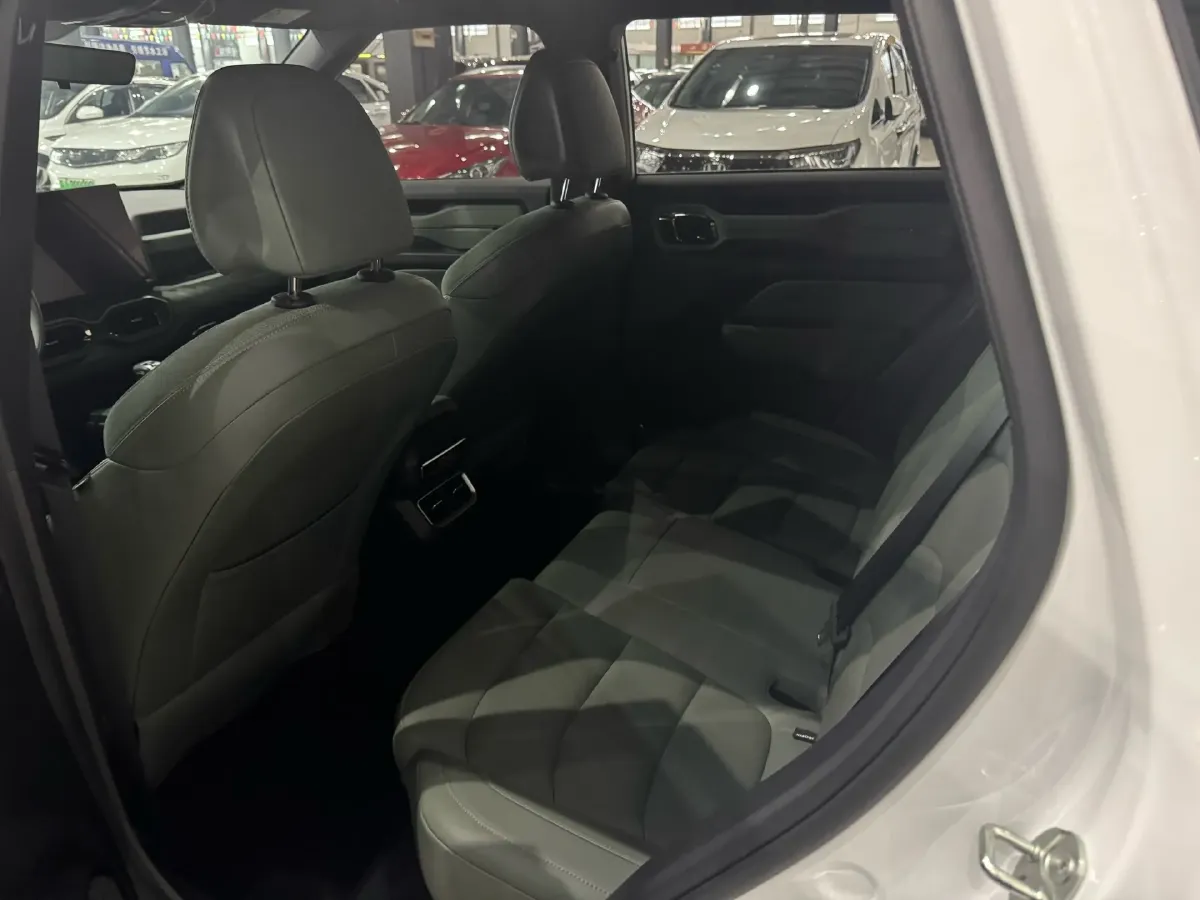 2025 Geely Cowboy 1.5T 181HP L4 7DCT,autocango,china used car exporter,china ev exporter,chinese used car exporter,chinese used ev exporter