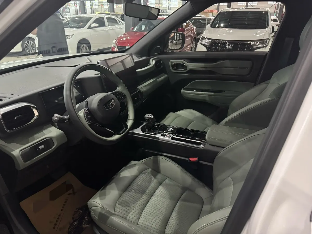 2025 Geely Cowboy 1.5T 181HP L4 7DCT,autocango,china used car exporter,china ev exporter,chinese used car exporter,chinese used ev exporter