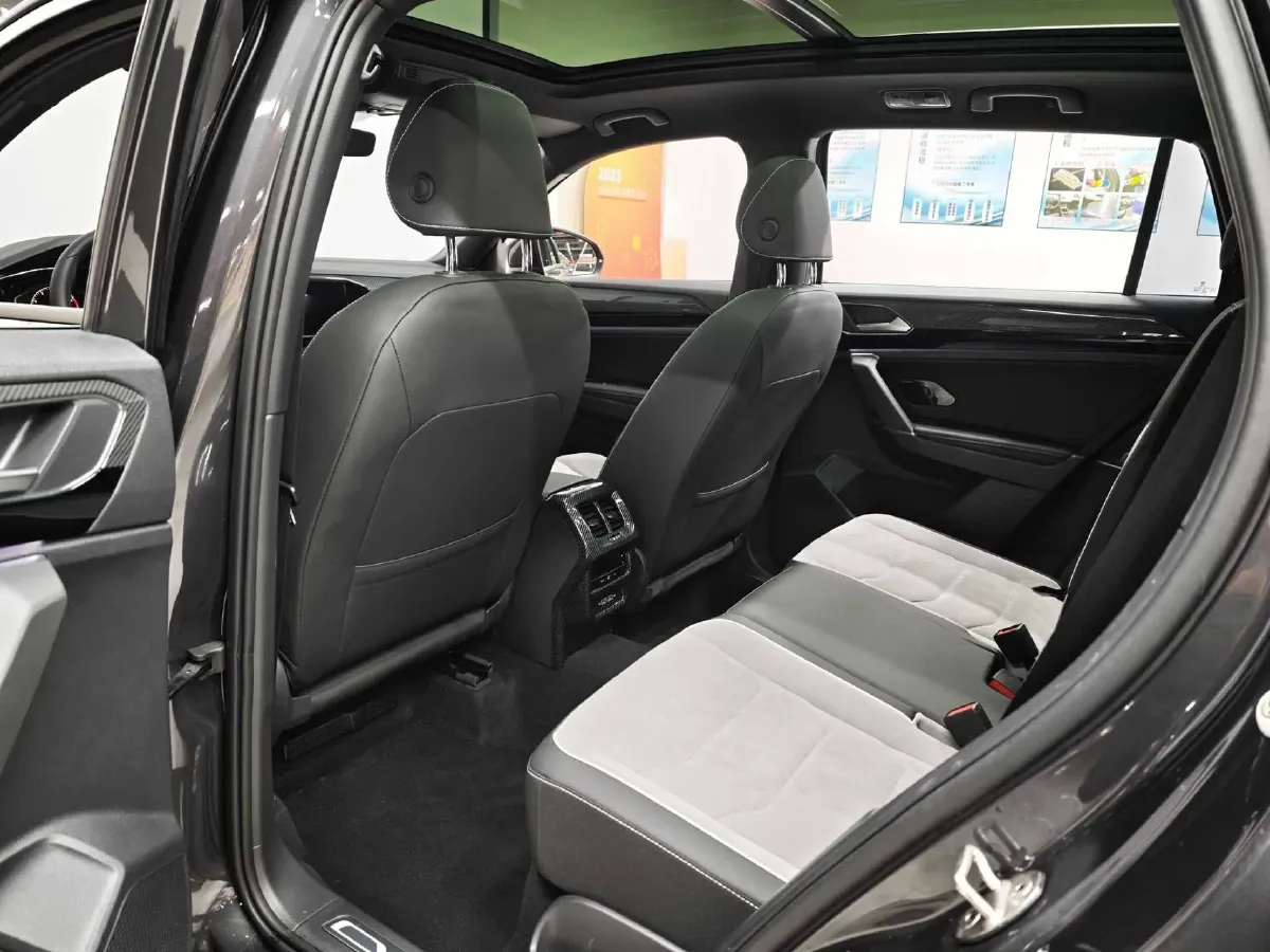 2022 Volkswagen Tayron 2.0T 220HP L4 7DCT,autocango,china used car exporter,china ev exporter,chinese used car exporter,chinese used ev exporter