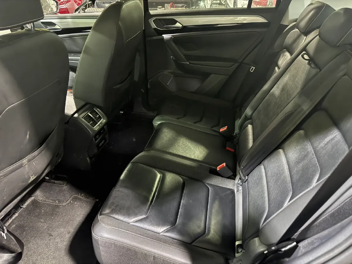 2019 Jeep Cherokee 2.0T 234HP L4 9AT,autocango,china used car exporter,china ev exporter,chinese used car exporter,chinese used ev exporter