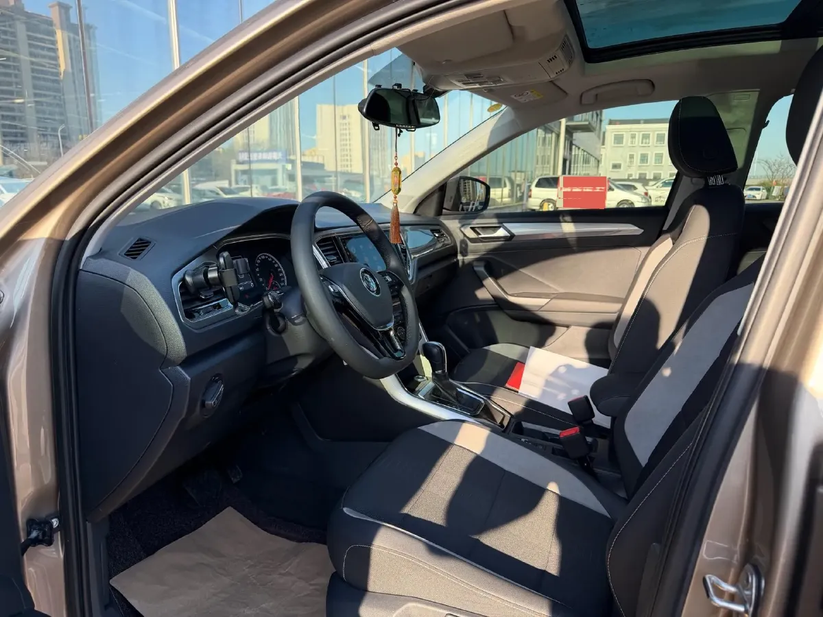 2019 Volkswagen T-Roc 1.4T 131HP L4 7DCT,autocango,china used car exporter,china ev exporter,chinese used car exporter,chinese used ev exporter