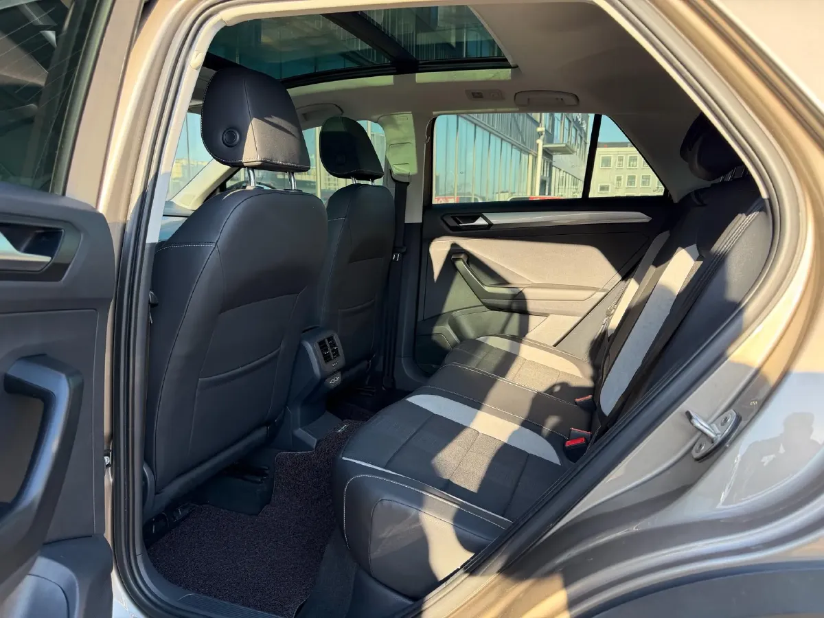 2019 Volkswagen T-Roc 1.4T 131HP L4 7DCT,autocango,china used car exporter,china ev exporter,chinese used car exporter,chinese used ev exporter