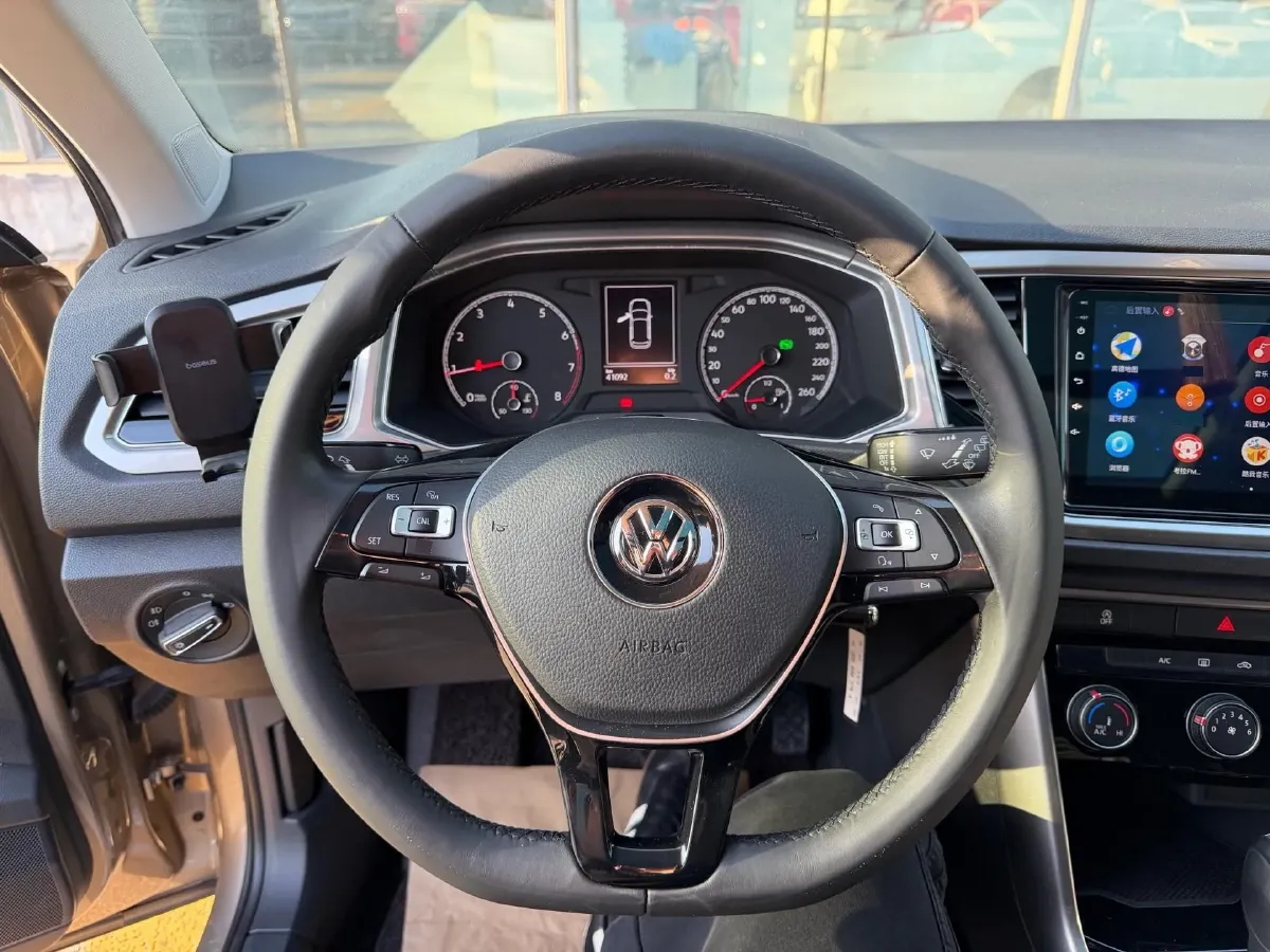 2019 Volkswagen T-Roc 1.4T 131HP L4 7DCT,autocango,china used car exporter,china ev exporter,chinese used car exporter,chinese used ev exporter