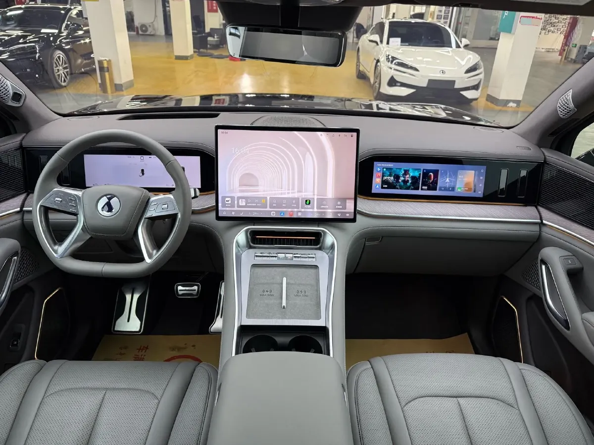 2025 Denza DenzaN9 2.0T 207HP L4 E-CVT PHEV,autocango,china used car exporter,china ev exporter,chinese used car exporter,chinese used ev exporter