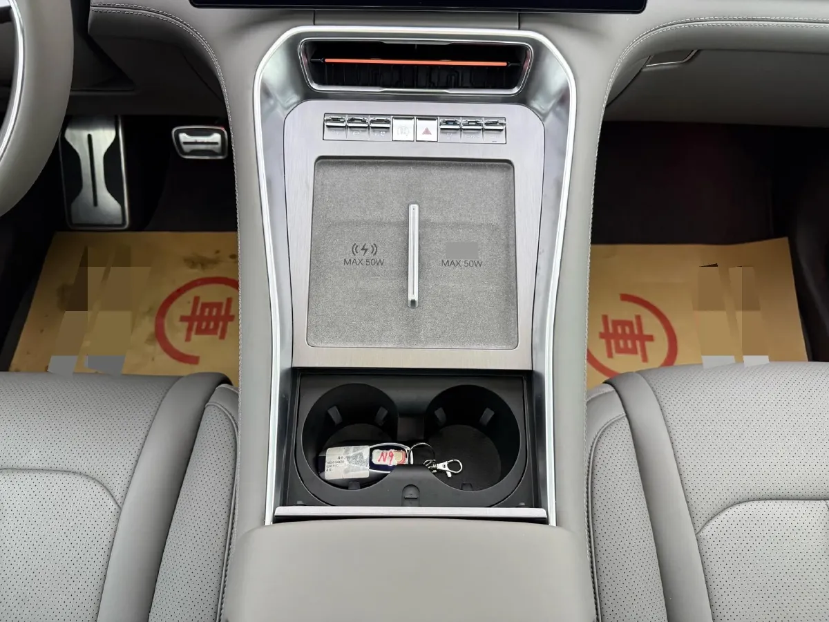 2025 Denza DenzaN9 2.0T 207HP L4 E-CVT PHEV,autocango,china used car exporter,china ev exporter,chinese used car exporter,chinese used ev exporter