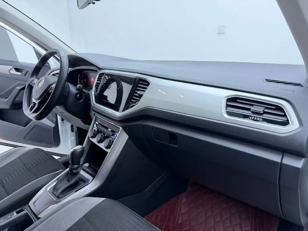 2022 Volkswagen T-Roc 1.4T 150HP L4 7DCT,autocango,china used car exporter,china ev exporter,chinese used car exporter,chinese used ev exporter