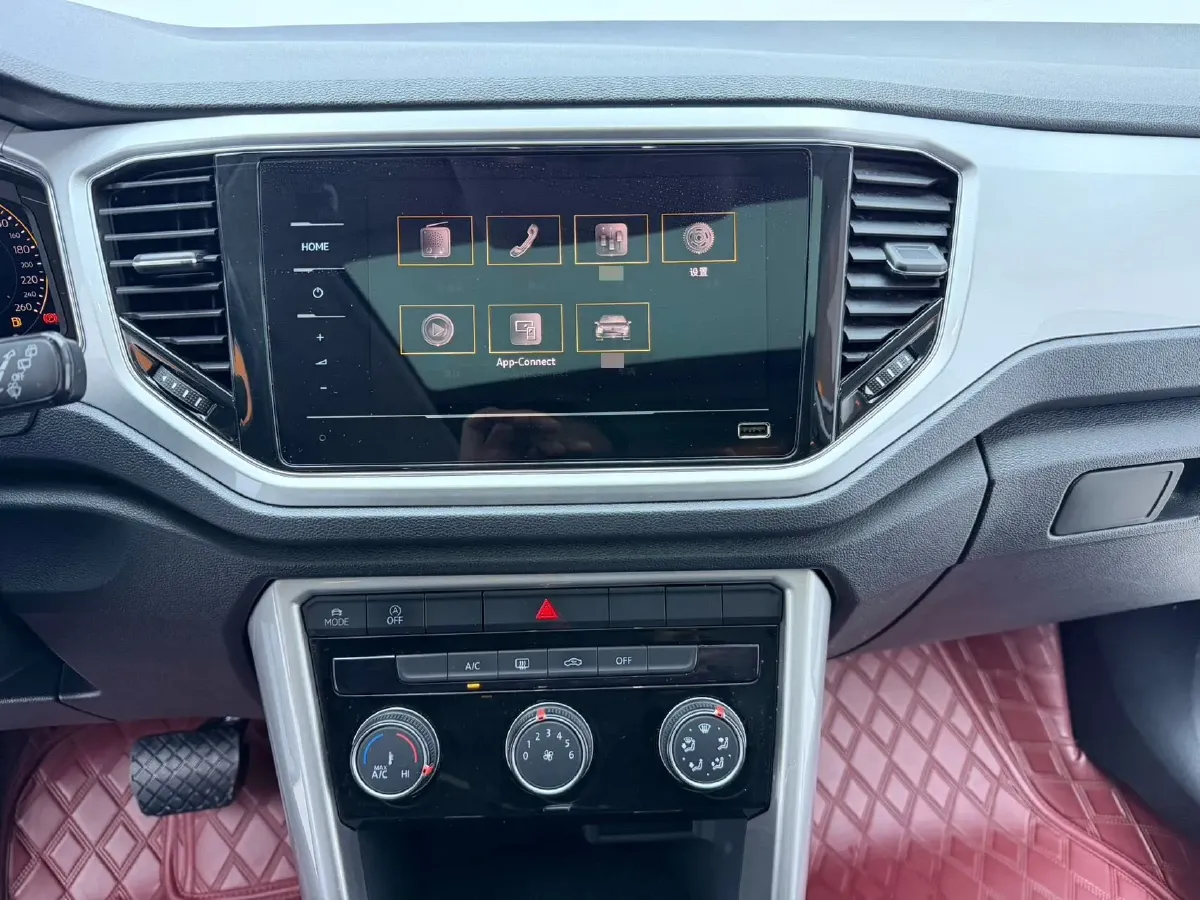 2022 Volkswagen T-Roc 1.4T 150HP L4 7DCT,autocango,china used car exporter,china ev exporter,chinese used car exporter,chinese used ev exporter