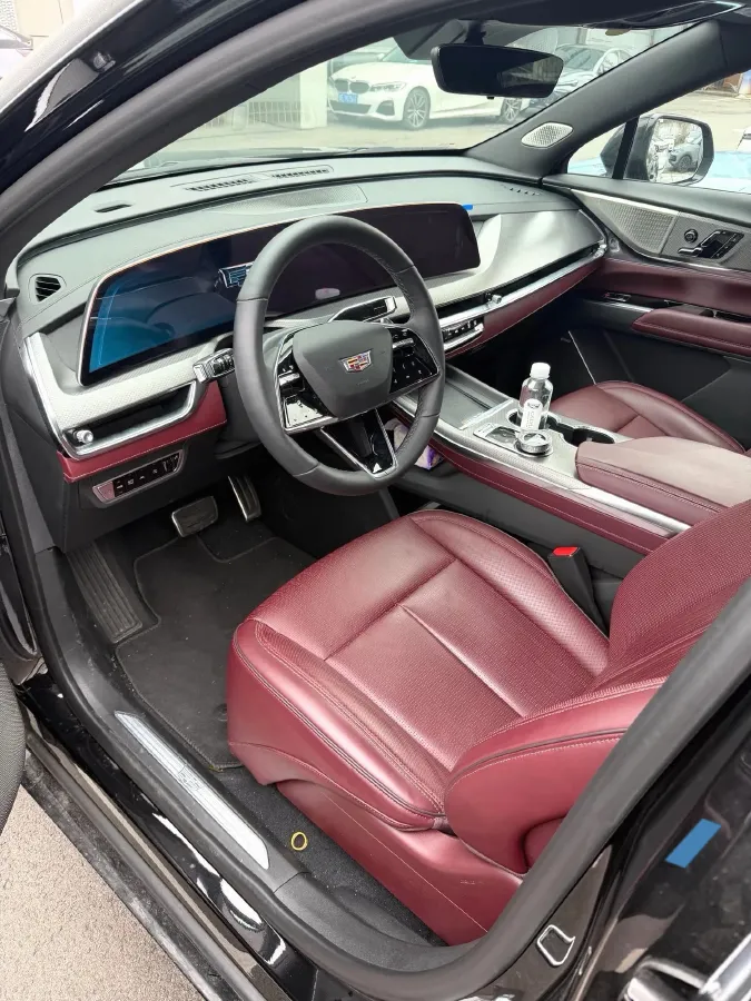 2025 Cadillac XT5 2.0T 237HP L4 9AT,autocango,china used car exporter,china ev exporter,chinese used car exporter,chinese used ev exporter