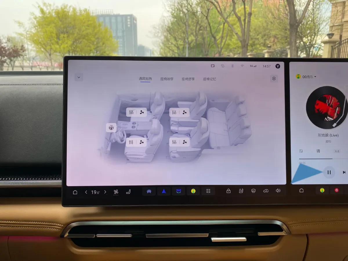 2025 Voyah Dream 1.5T 150HP L4 PHEV 41.7KWH,autocango,china used car exporter,china ev exporter,chinese used car exporter,chinese used ev exporter