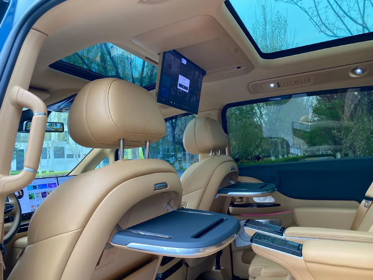 2025 Voyah Dream 1.5T 150HP L4 PHEV 41.7KWH,autocango,china used car exporter,china ev exporter,chinese used car exporter,chinese used ev exporter